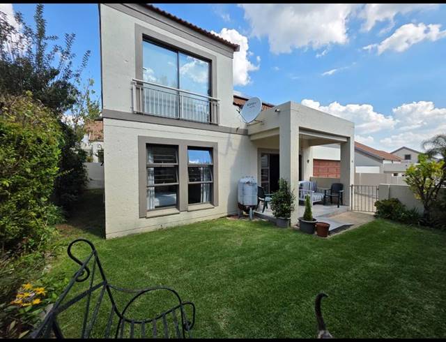 4 BEDROOM TOWNHOUSE FOR SALE IN SUNNINGHILL